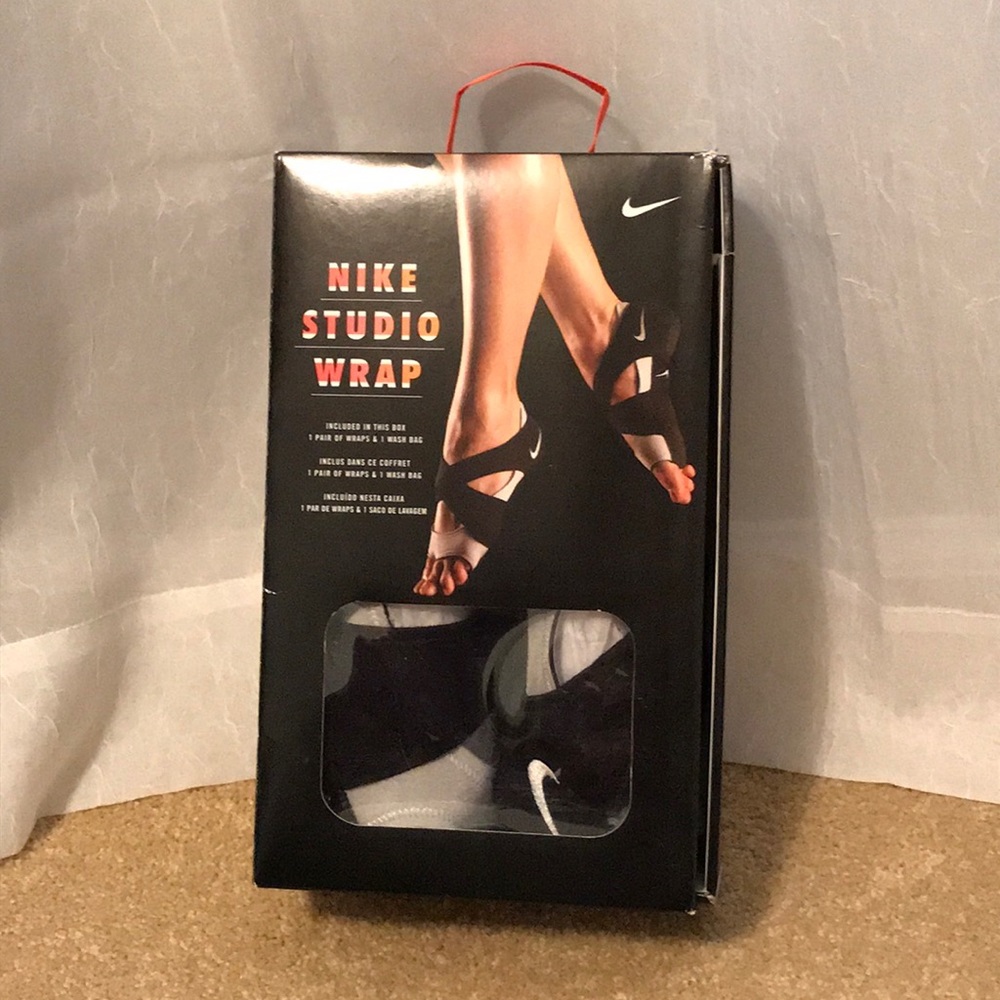 Nike Studio Wrap size 8-9